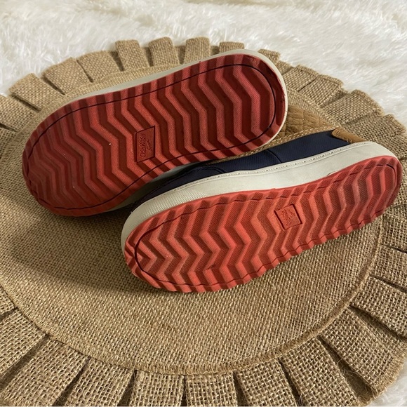 OshKosh B’gosh Boys Tarin Ankle Boots with durable traction and Duck Toe Size 1 - Picture 11 of 11